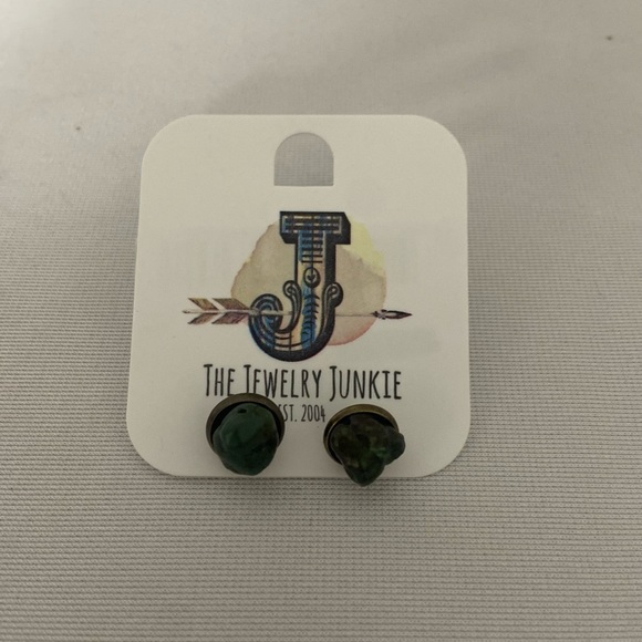 The Jewelry Junkie set of two pair earrings and necklace - Picture 4 of 4